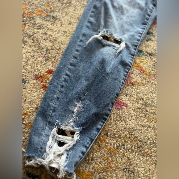 Women’s KanCan Ripped Edgy Jeans Cheetah Print Sections Size XL - Picture 7 of 13